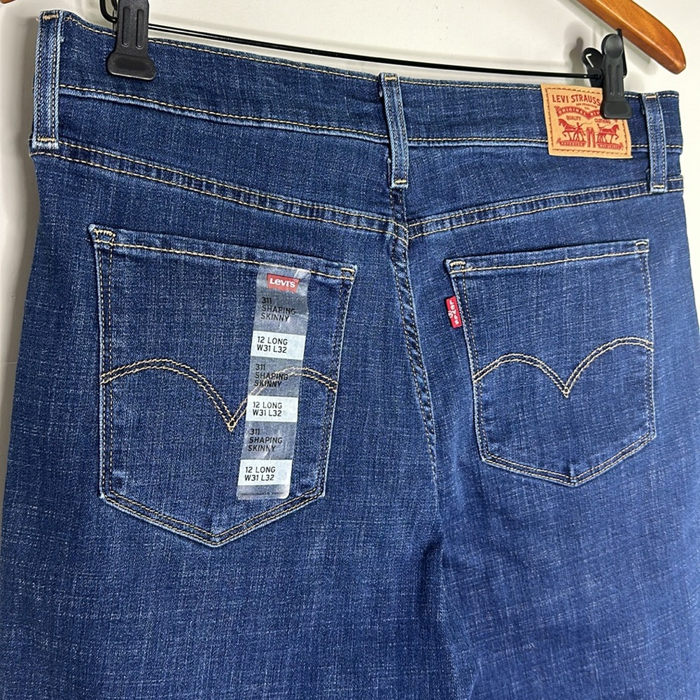 Levi’s Women’s 311 Shaping Skinny Raw Hem Jeans Size W31 L32 (12 Long) NWT - Picture 8 of 9